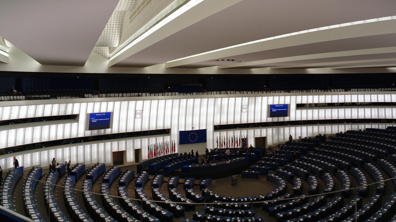 European_Parliament,_Plenar_hall-2.jpg