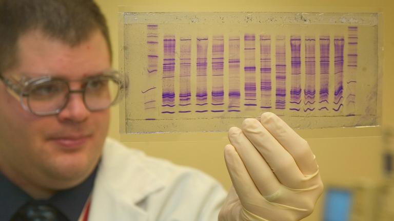 CBP_chemist_reads_a_DNA_profile-2.jpg